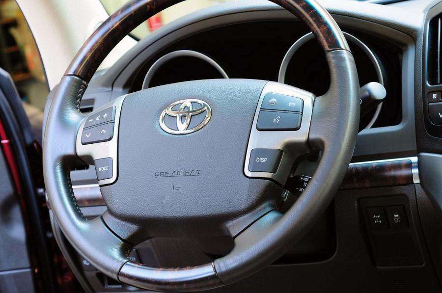  Toyota Land Cruiser 2011 года  (фото 29 из 56)